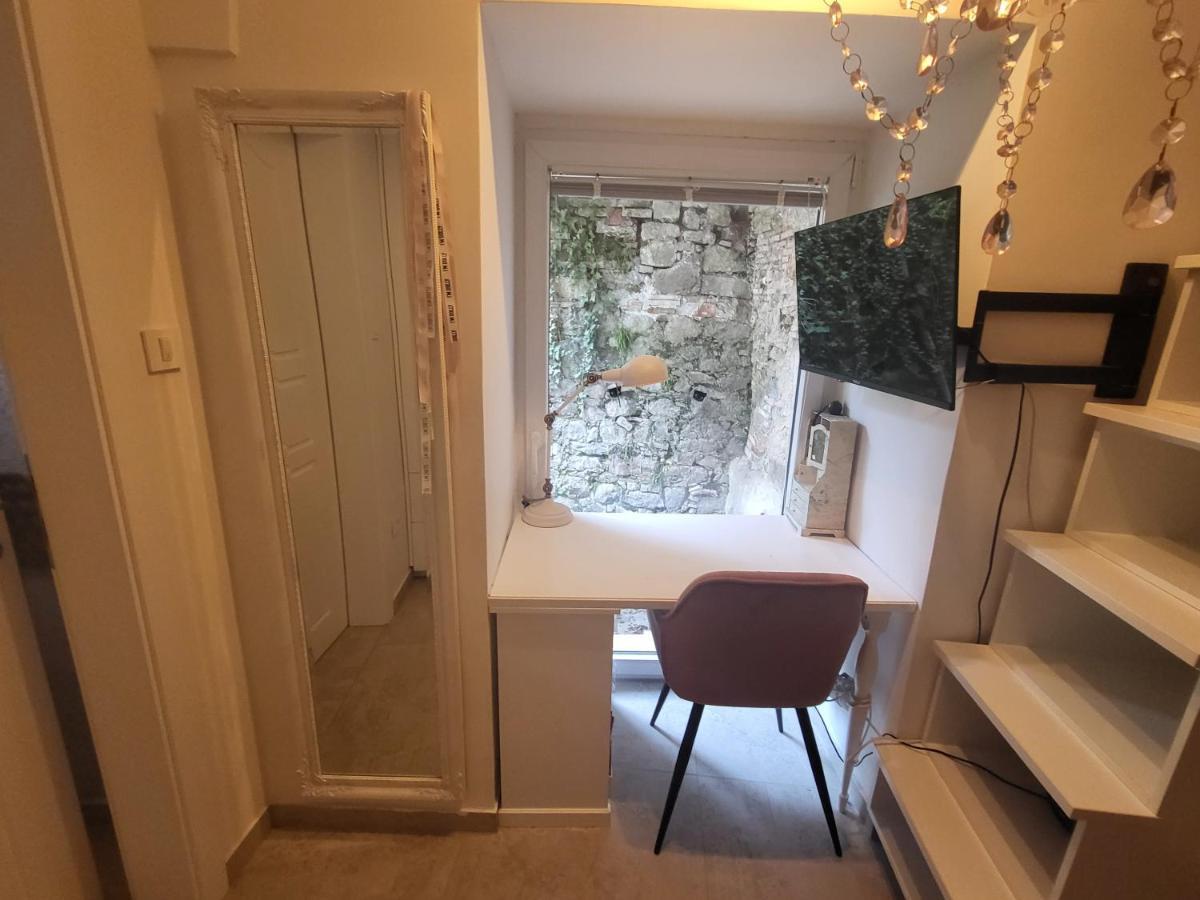 Vintage Apartment In The City Centre Old Town Liubliana Exterior foto